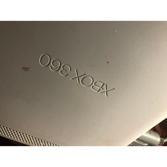 Xbox 360 Arcade Console - White - with Cords but no controllers - Picture 7 of 9